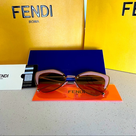✨MINE✨Fendi cat-eye glitter sunglasses - Picture 2 of 9